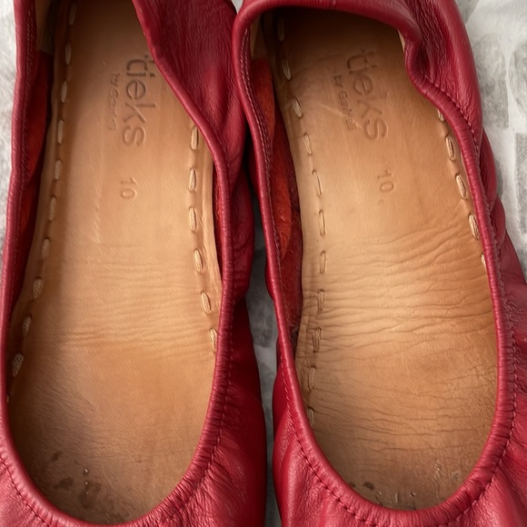 Red Tieks - Picture 4 of 4